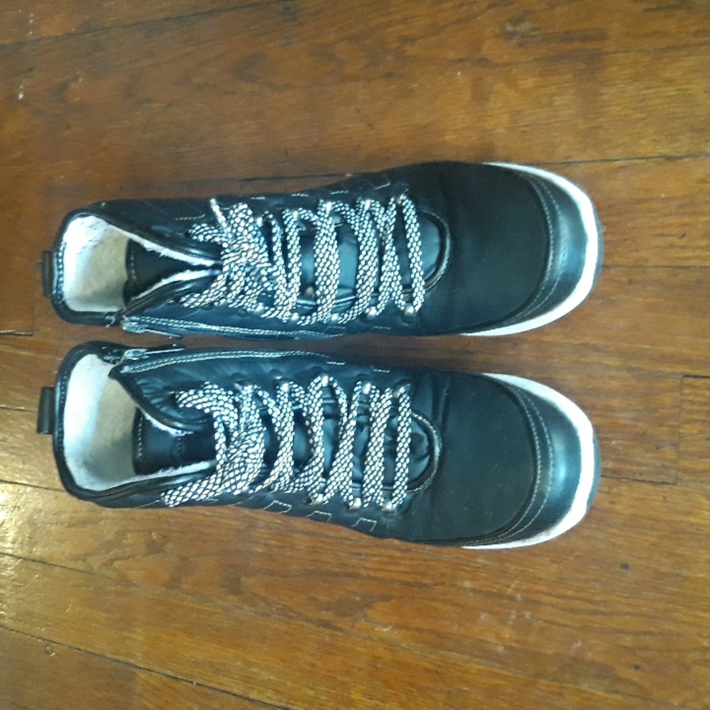 Khombu waterproof boots size 8.5